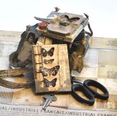 Tim Holtz ist ein Designer und Pionier, der aus...