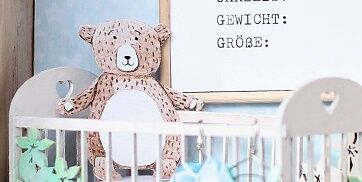 Johanna: Ein Häuschen fürs Baby - Kleines Holzhäuschen als Geschenk für den Nachwuchs von Johanna.