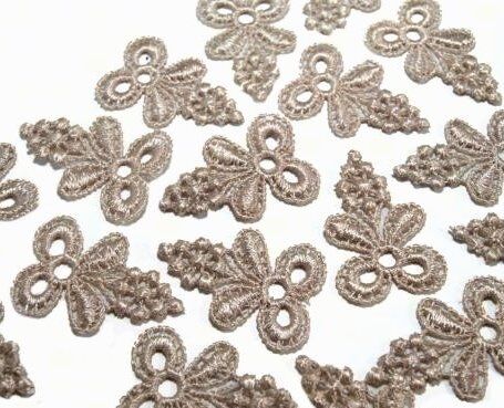 STK Embellishment - Häkelapplikation Blumen-Ornament Mauve